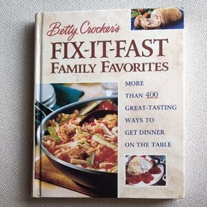 🏠 Betty Crocker Fix-It-Fast Family Favorites Cookbook - Red and White Cover